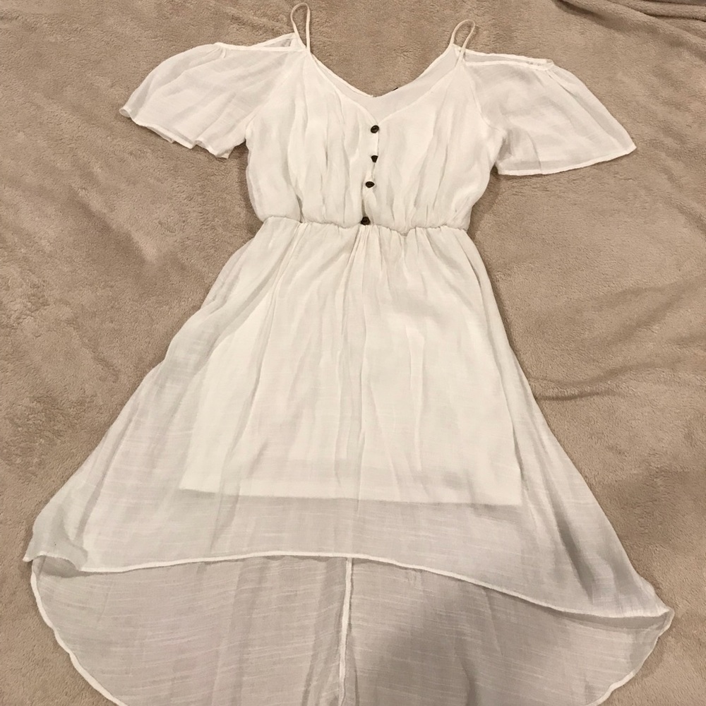 Beautiful flowy white summer dress!